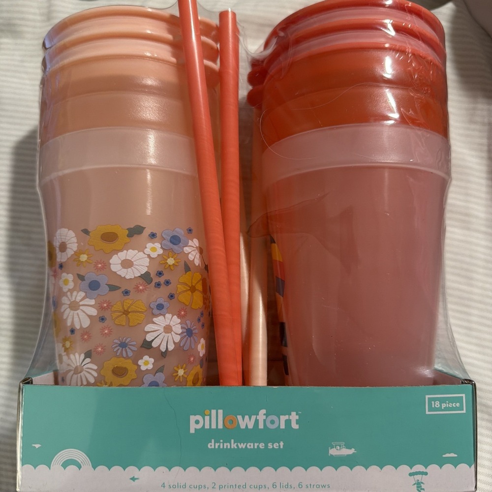 Pillowfort 18 Pc Plastic Kids' Cup Tumbler Drinkware Set in Peach/Melon, New